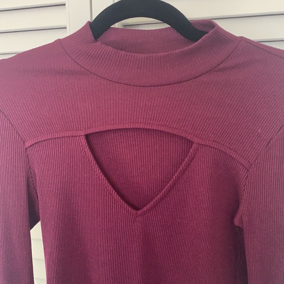 Express One Eleven Top With Cutout - Picture 2 of 5